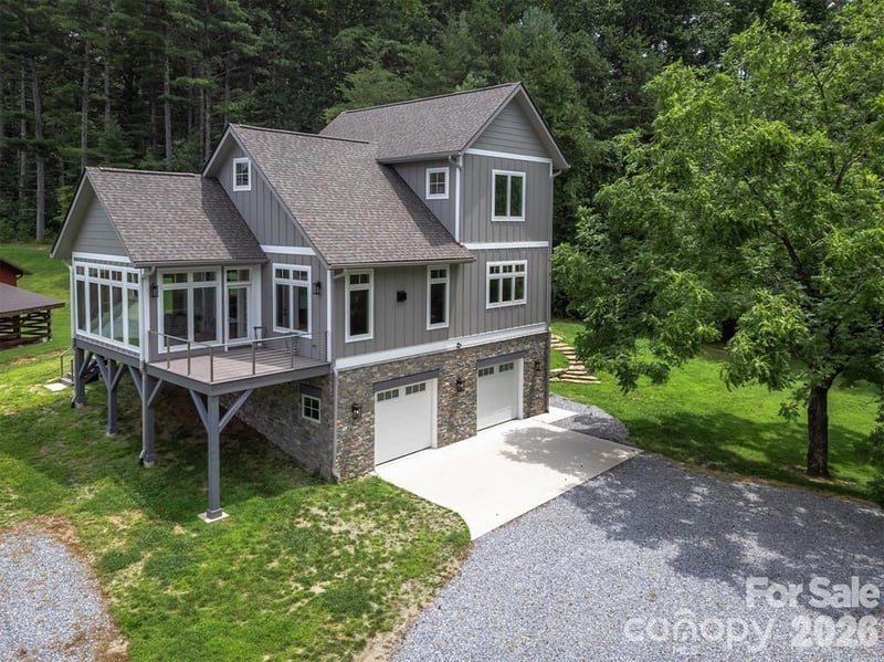 326 Golden Valley Dr, Hendersonville, NC 28792