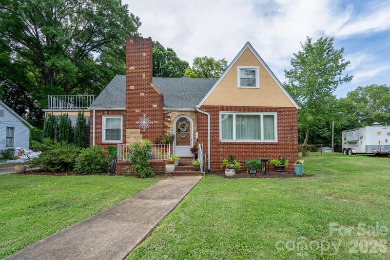 1017 Druid Cir, Charlotte, NC 28206