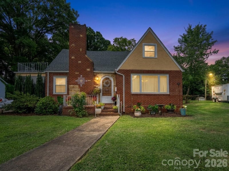 1017 Druid Cir, Charlotte, NC 28206