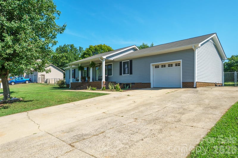 2384 Country Hollow Rd, Conover, NC 28613