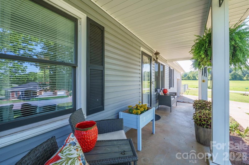 2384 Country Hollow Rd, Conover, NC 28613