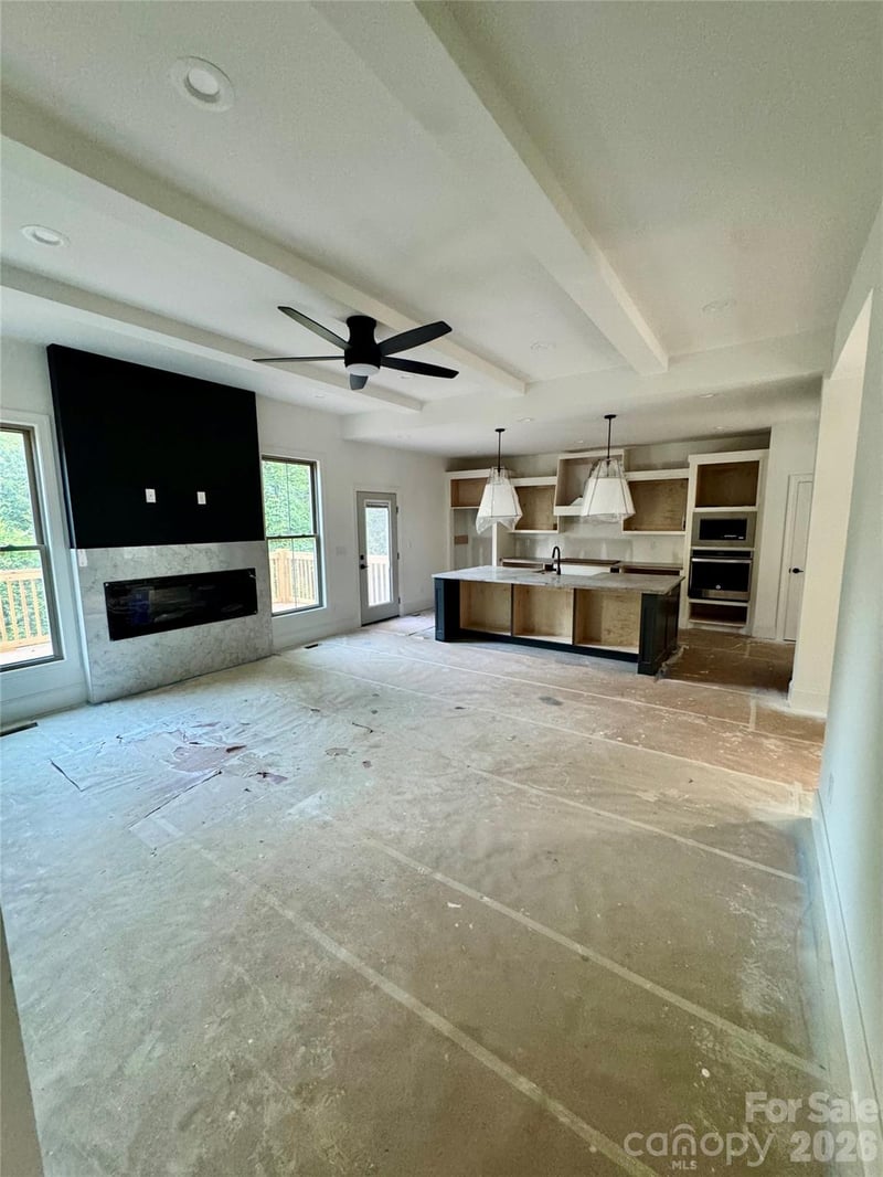 2815 1st St, Hickory, NC 28601