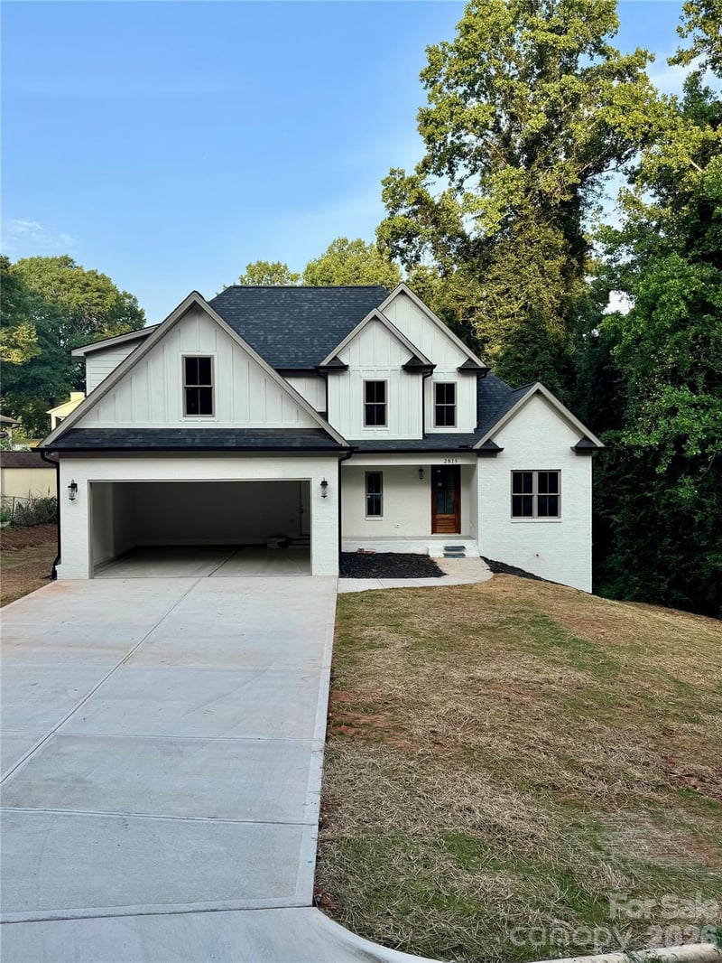 2815 1st St, Hickory, NC 28601