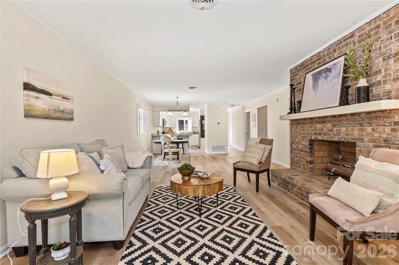 181 Britton Creek Ct, Hendersonville, NC 287891