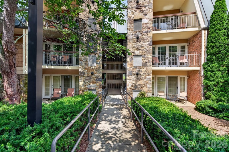 325 Bowling Park Rd, Asheville, NC 28803