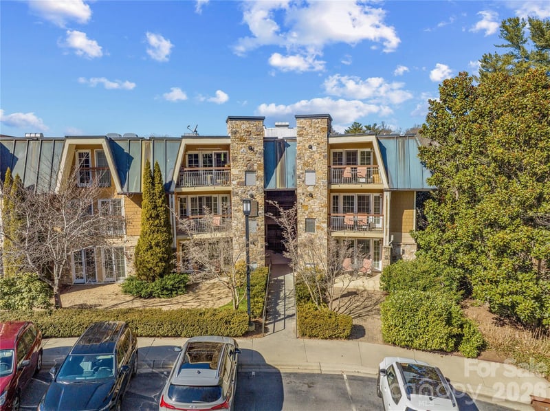 325 Bowling Park Rd, Asheville, NC 28803