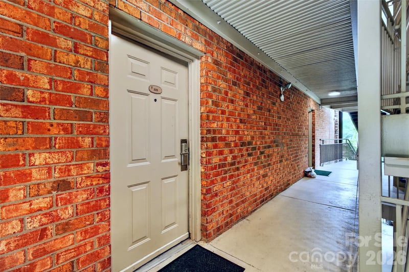 325 Bowling Park Rd, Asheville, NC 28803