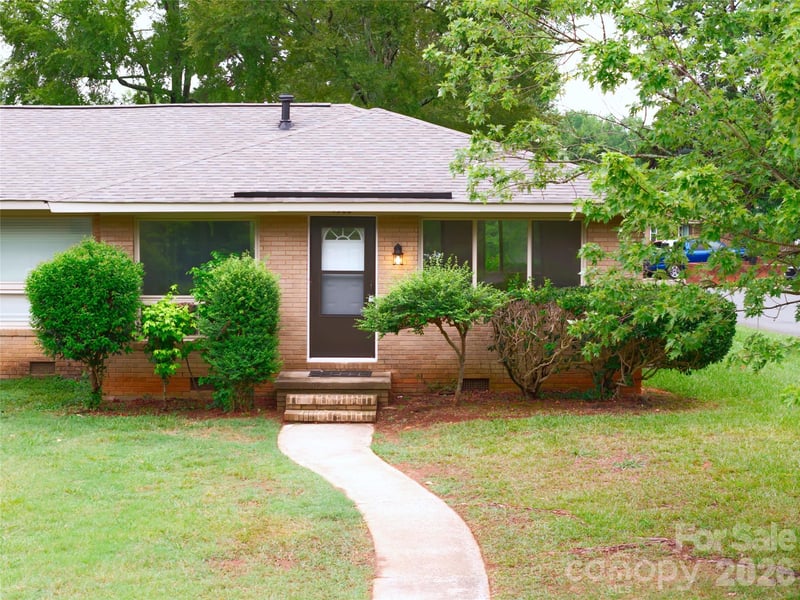 4900 Malibu Dr, Charlotte, NC 28215