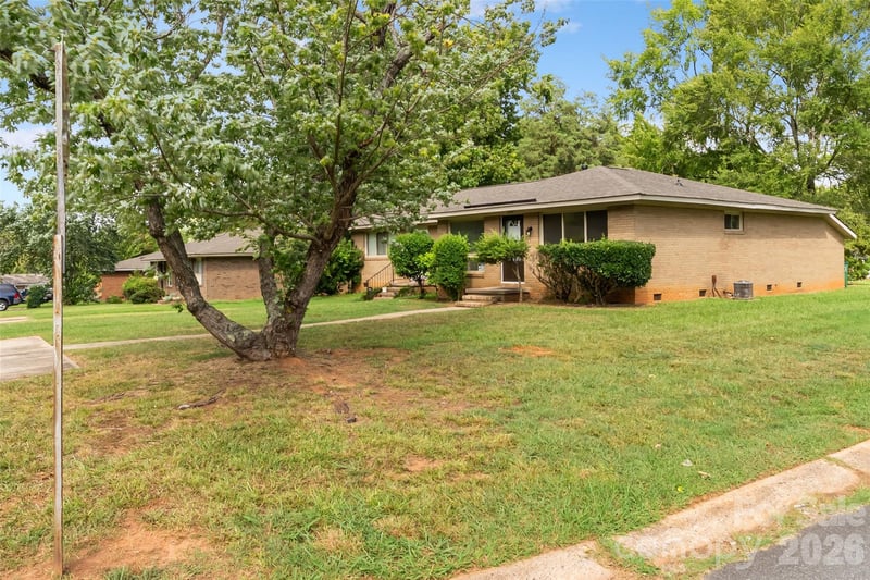 4900 Malibu Dr, Charlotte, NC 28215
