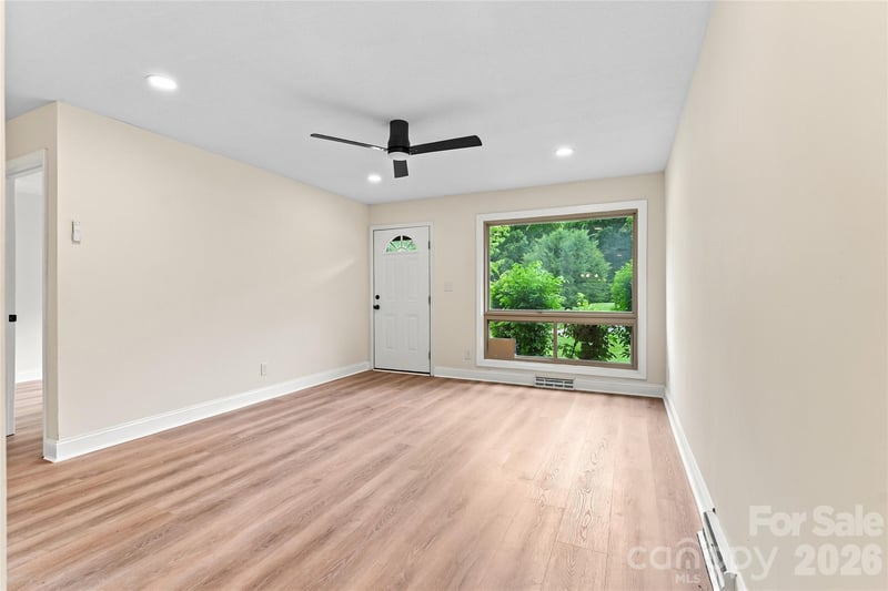 4900 Malibu Dr, Charlotte, NC 28215