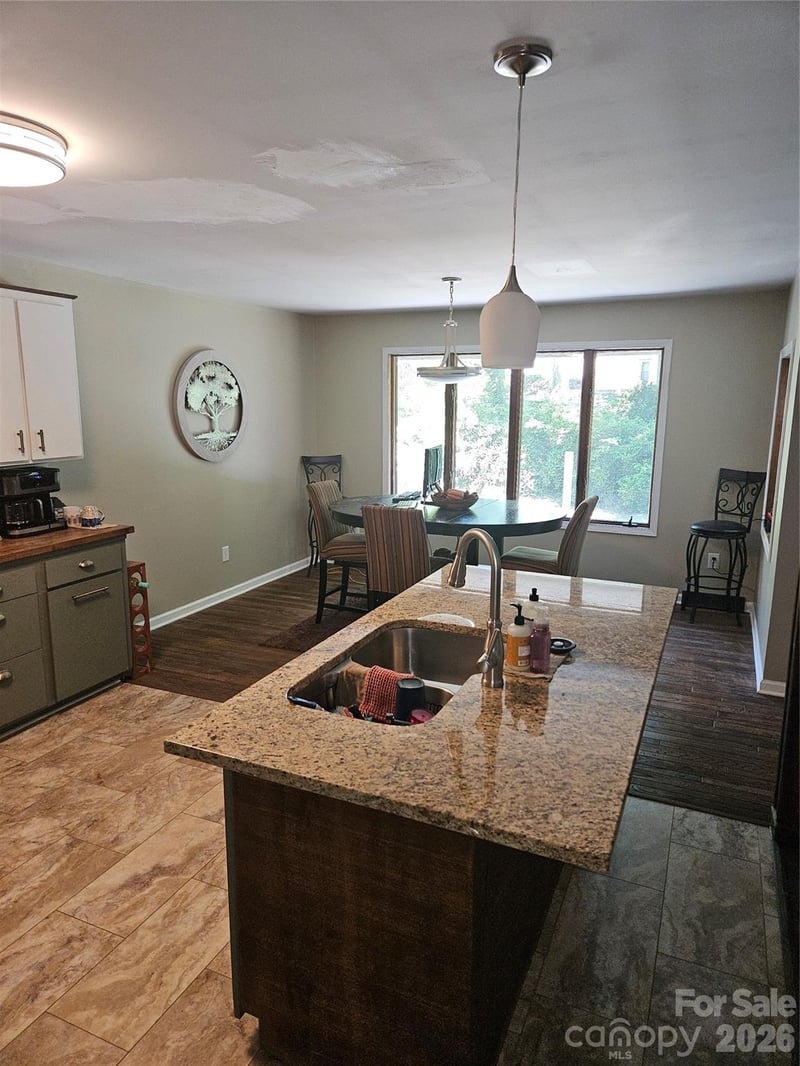 216 Brentwood Cir, Newton, NC 28658