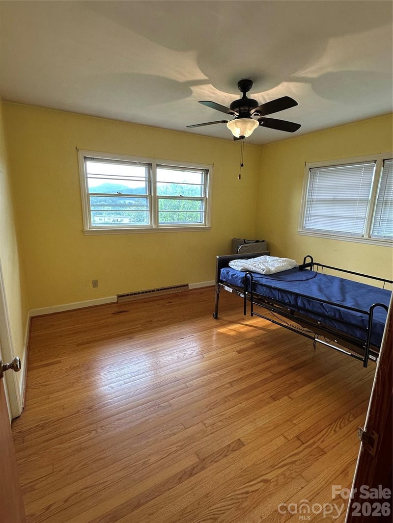 610 Enka Lake Rd, Candler, NC 28715