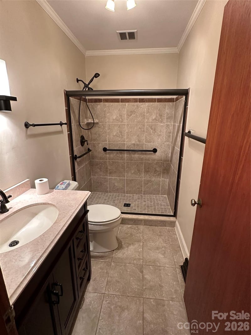 610 Enka Lake Rd, Candler, NC 28715