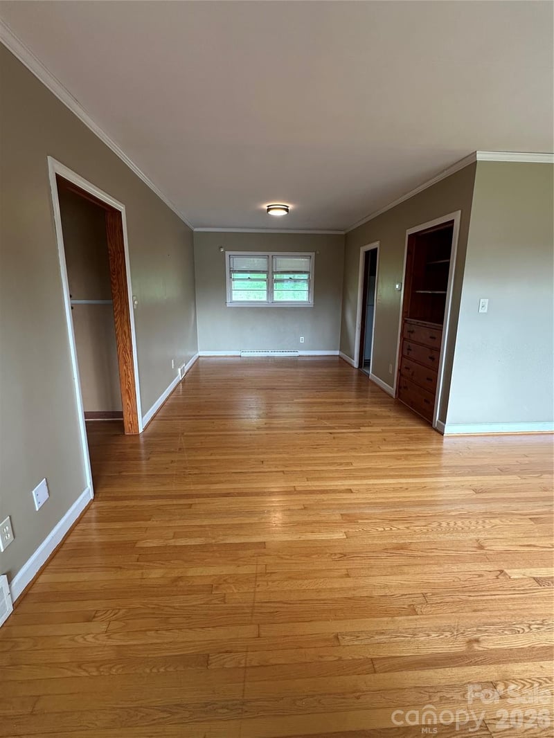610 Enka Lake Rd, Candler, NC 28715
