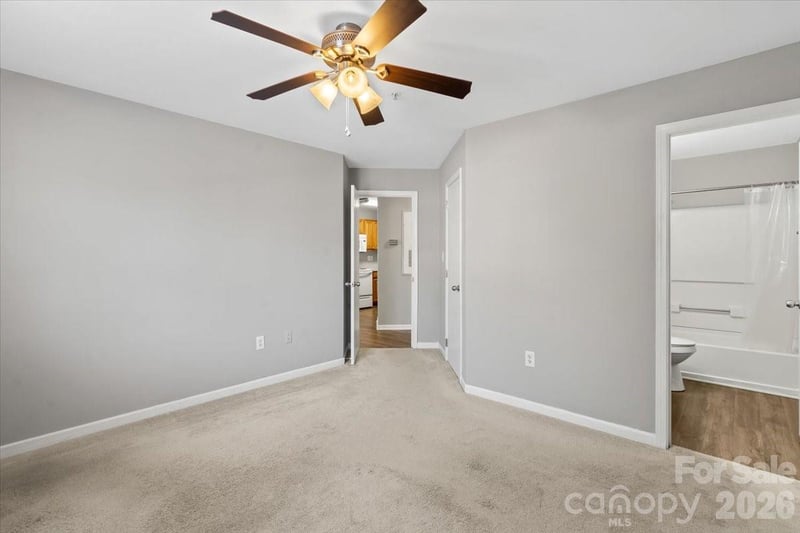 9810 Campus Walk Ln #H, Charlotte, NC 28262