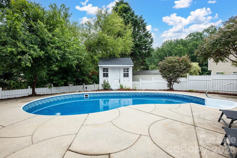 3412 Pondridge Ct, Charlotte, NC 28269