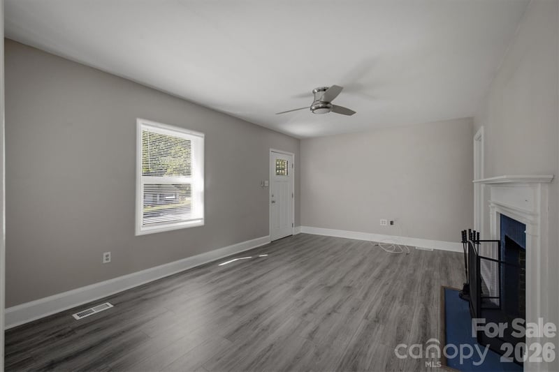 1060 14th Ave NW, Hickory, NC 28601