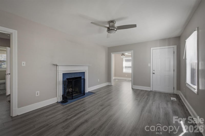 1060 14th Ave NW, Hickory, NC 28601