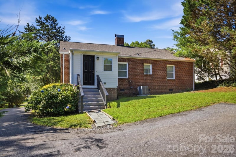 1060 14th Ave, Hickory, NC 28601