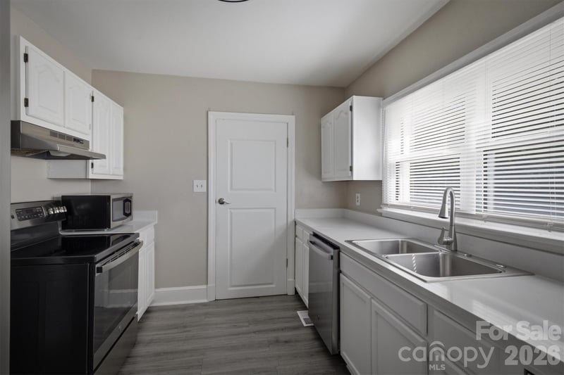1060 14th Ave NW, Hickory, NC 28601