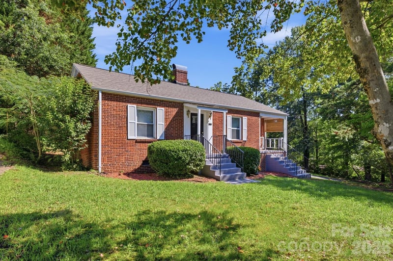 1060 14th Ave, Hickory, NC 28601