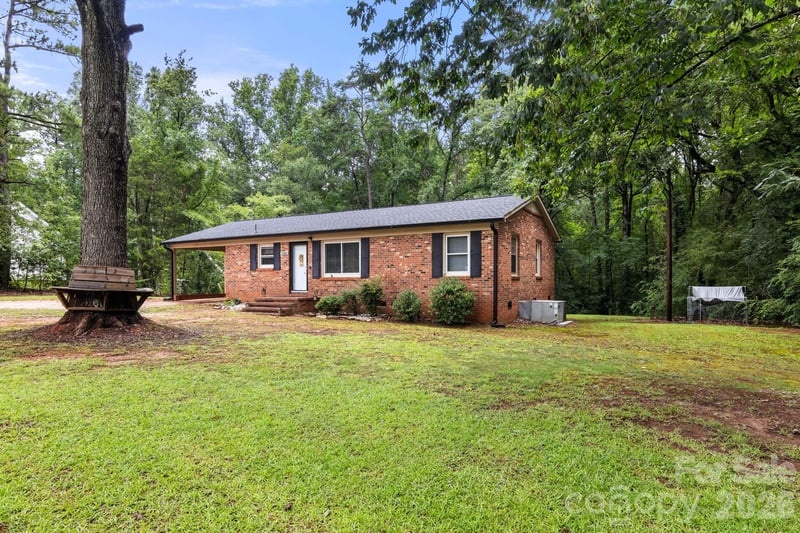 3104 University Dr, Lancaster, SC 29720