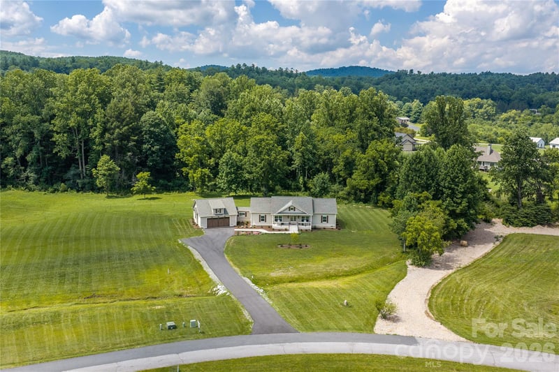 90 Saddle Club Ln, Hendersonville, NC 28739