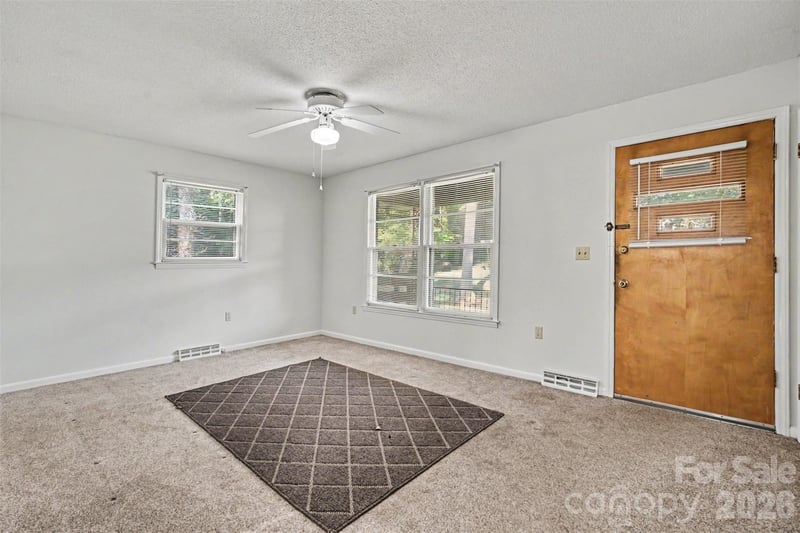 777 Springdale Ln, Gastonia, NC 28052