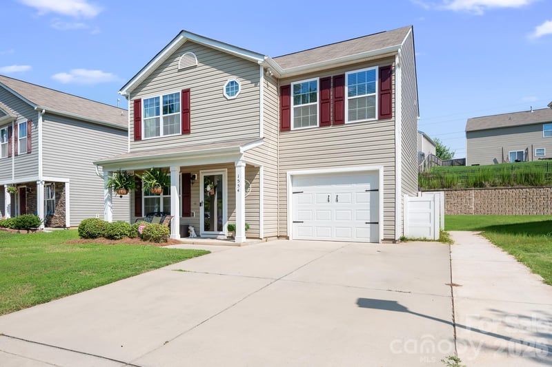 1554 Lilly Springs Pl, Dallas, NC 28034