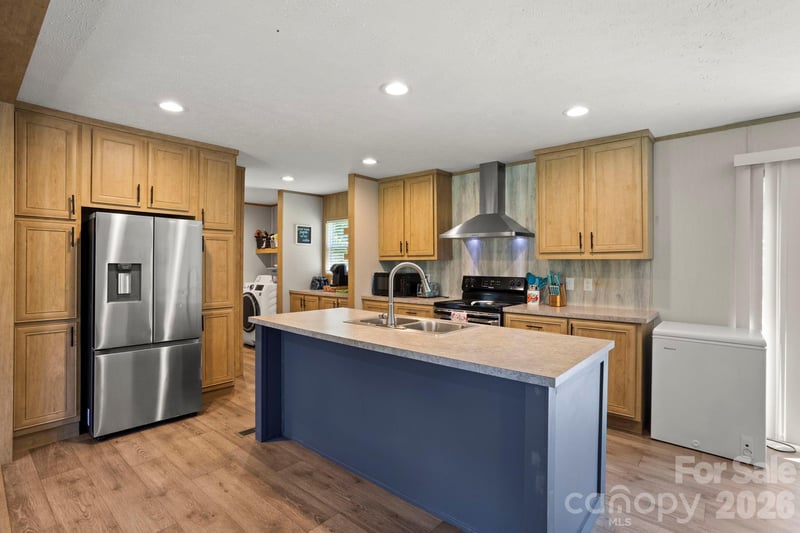 18 Moss Ln, Hendersonville, NC 28792