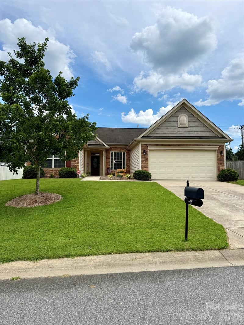 105 Kingston Dr, Mount Holly, NC 28120