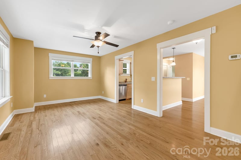 2 Cottage Cove Ln, Asheville, NC 28803