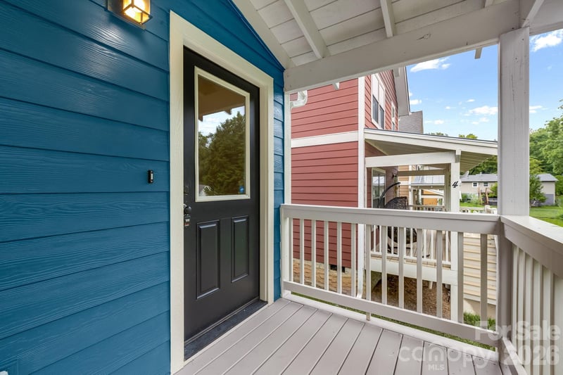 2 Cottage Cove Ln, Asheville, NC 28803