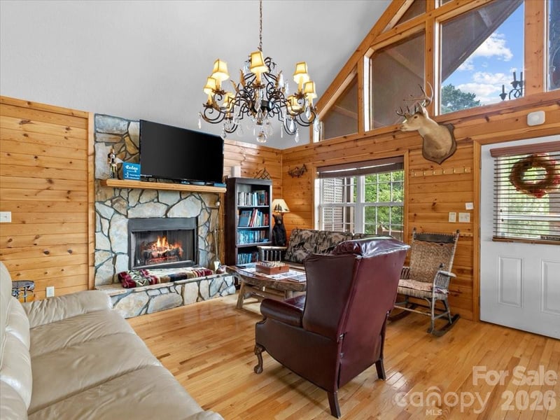 49 Pinnacle Rd, Burnsville, NC 28714