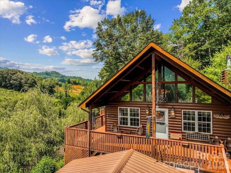 49 Pinnacle Rd, Burnsville, NC 28714