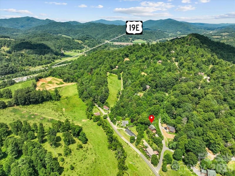 49 Pinnacle Rd, Burnsville, NC 28714