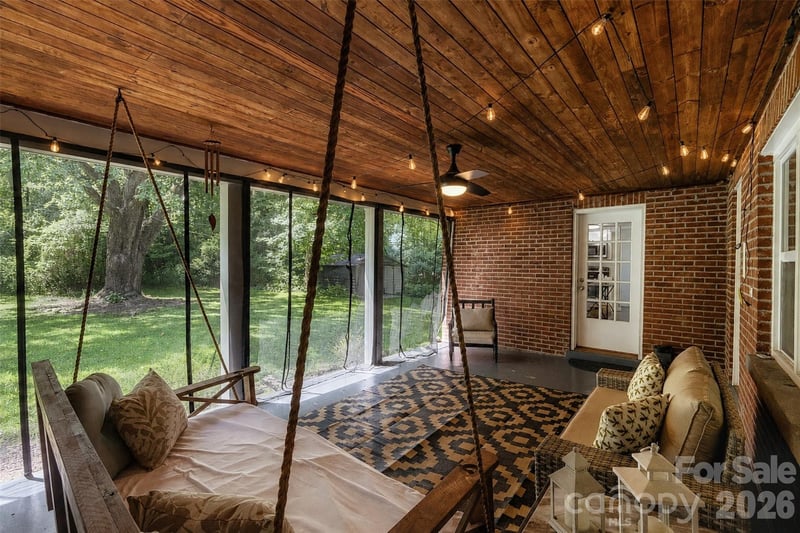 317 Balsam Dr, Waynesville, NC 28786