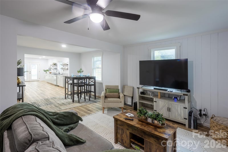 44 Lr Smith Ave, Hendersonville, NC 28791