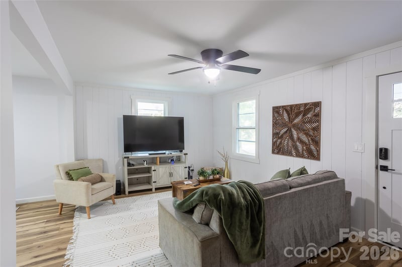 44 Lr Smith Ave, Hendersonville, NC 28791
