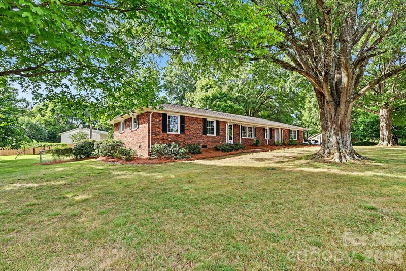 425 Valhalla Dr, Harrisburg, NC 28075