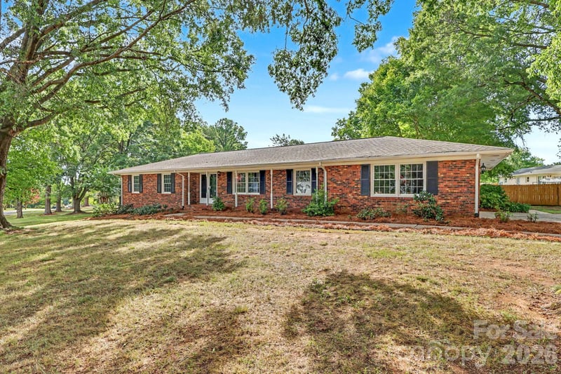 425 Valhalla Dr, Harrisburg, NC 28075