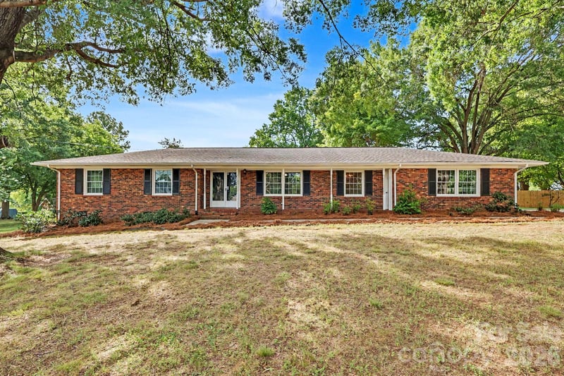 425 Valhalla Dr, Harrisburg, NC 28075