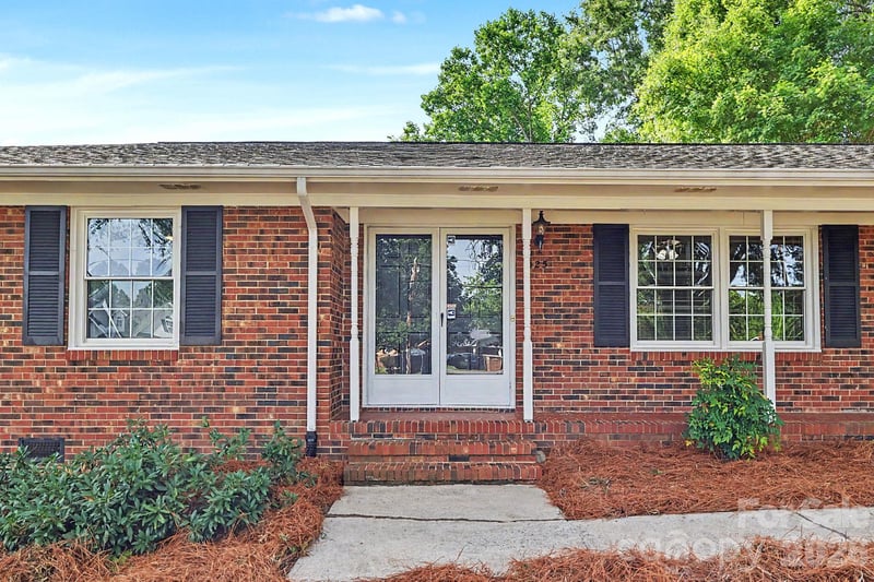 425 Valhalla Dr, Harrisburg, NC 28075