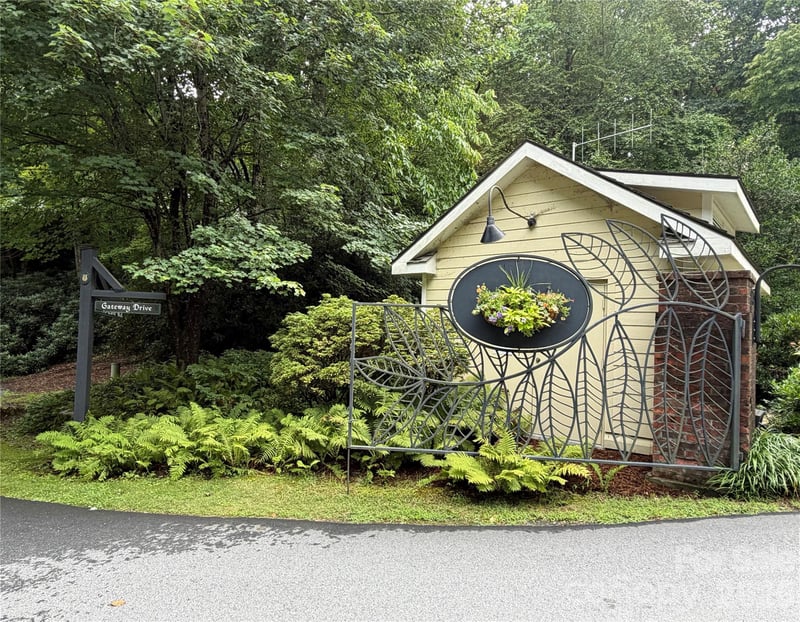Gateway Dr #10, Hendersonville, NC 28739
