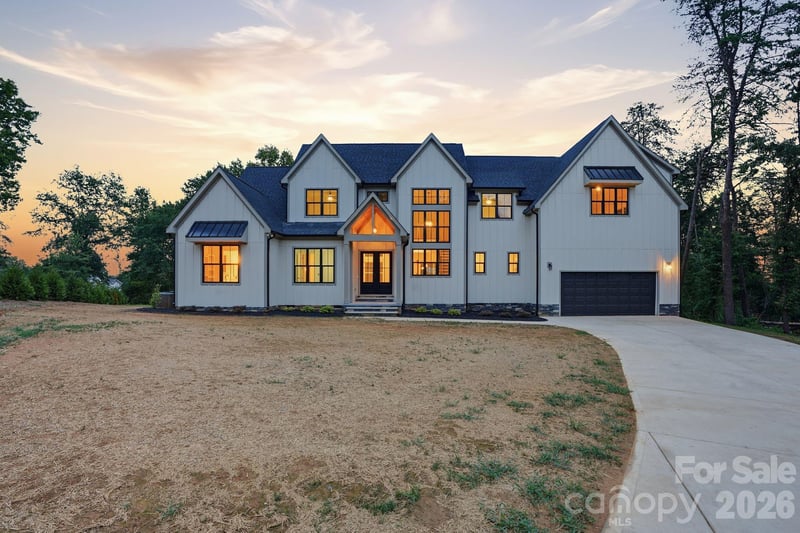 301 Spanish Oak Ln, Gastonia, NC 28056