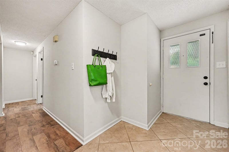 7319 Shadowlake Dr, Charlotte, NC 28226