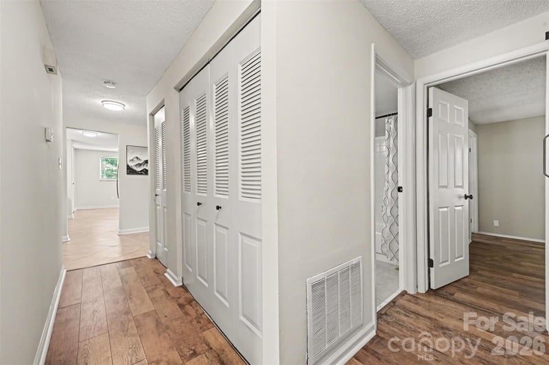 7319 Shadowlake Dr, Charlotte, NC 28226