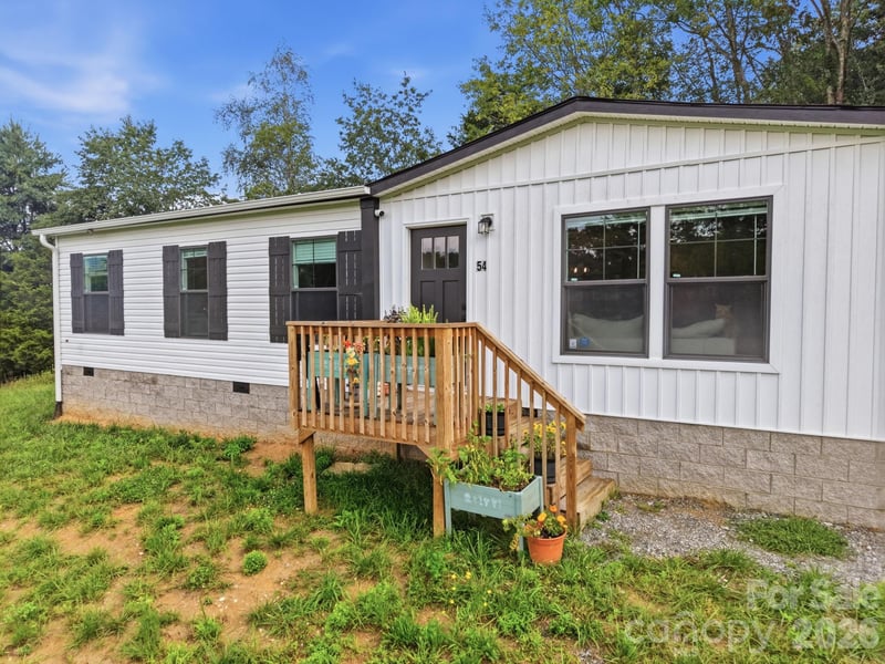 526 Cane River School Rd, Burnsville, NC 28714