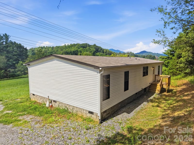 526 Cane River School Rd, Burnsville, NC 28714