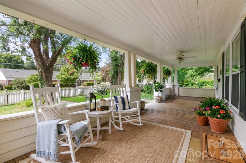 729 5th Ave, Hendersonville, NC 28739